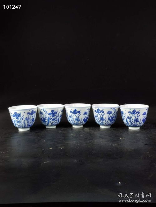 精品 大明景泰年制 手繪青花花卉紋杯 器型規整 色彩搭配合理 保存完好無損 尺寸如圖買家自鑒